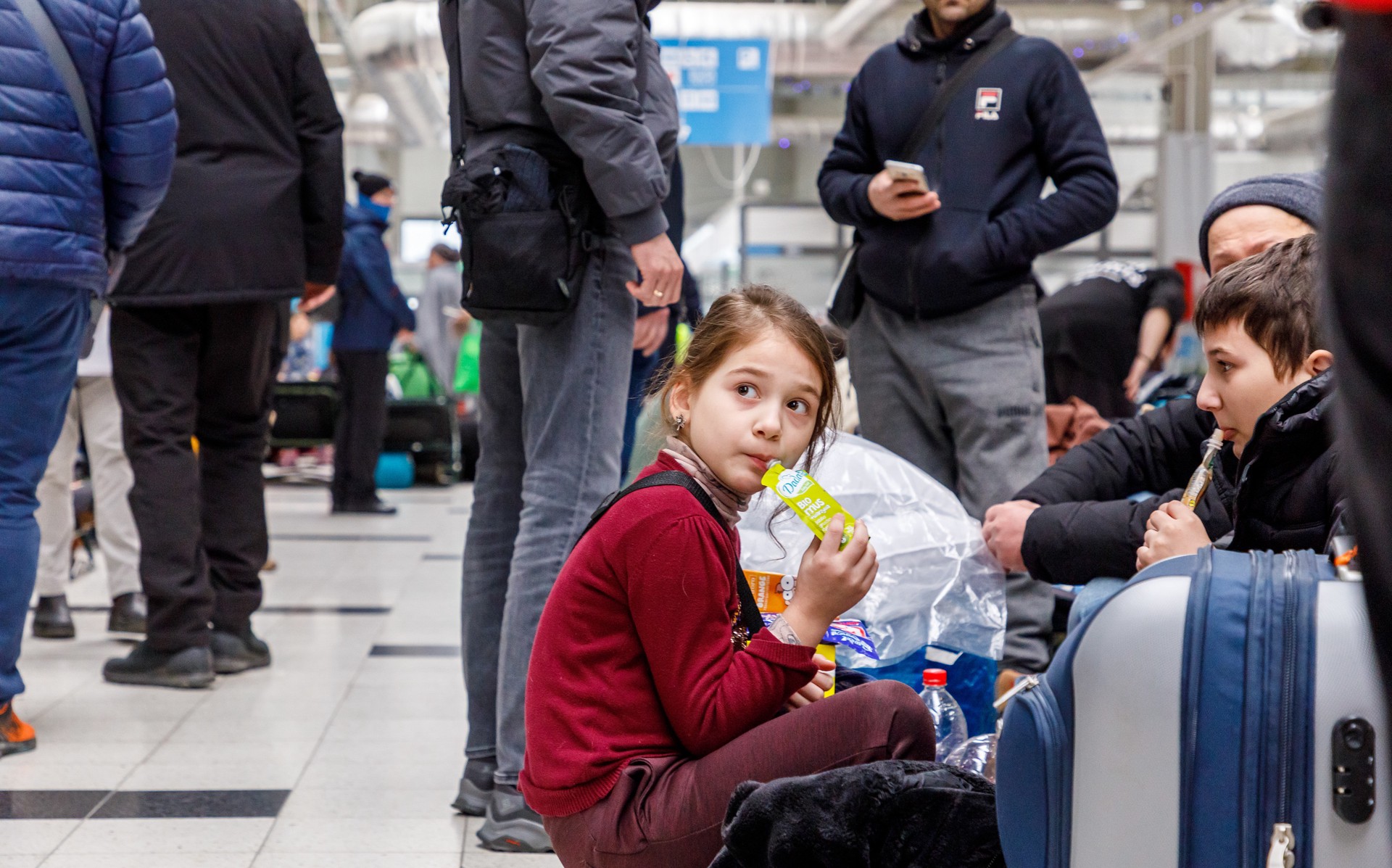 Украинских беженцев задерживают в аэропортах Нидерландов