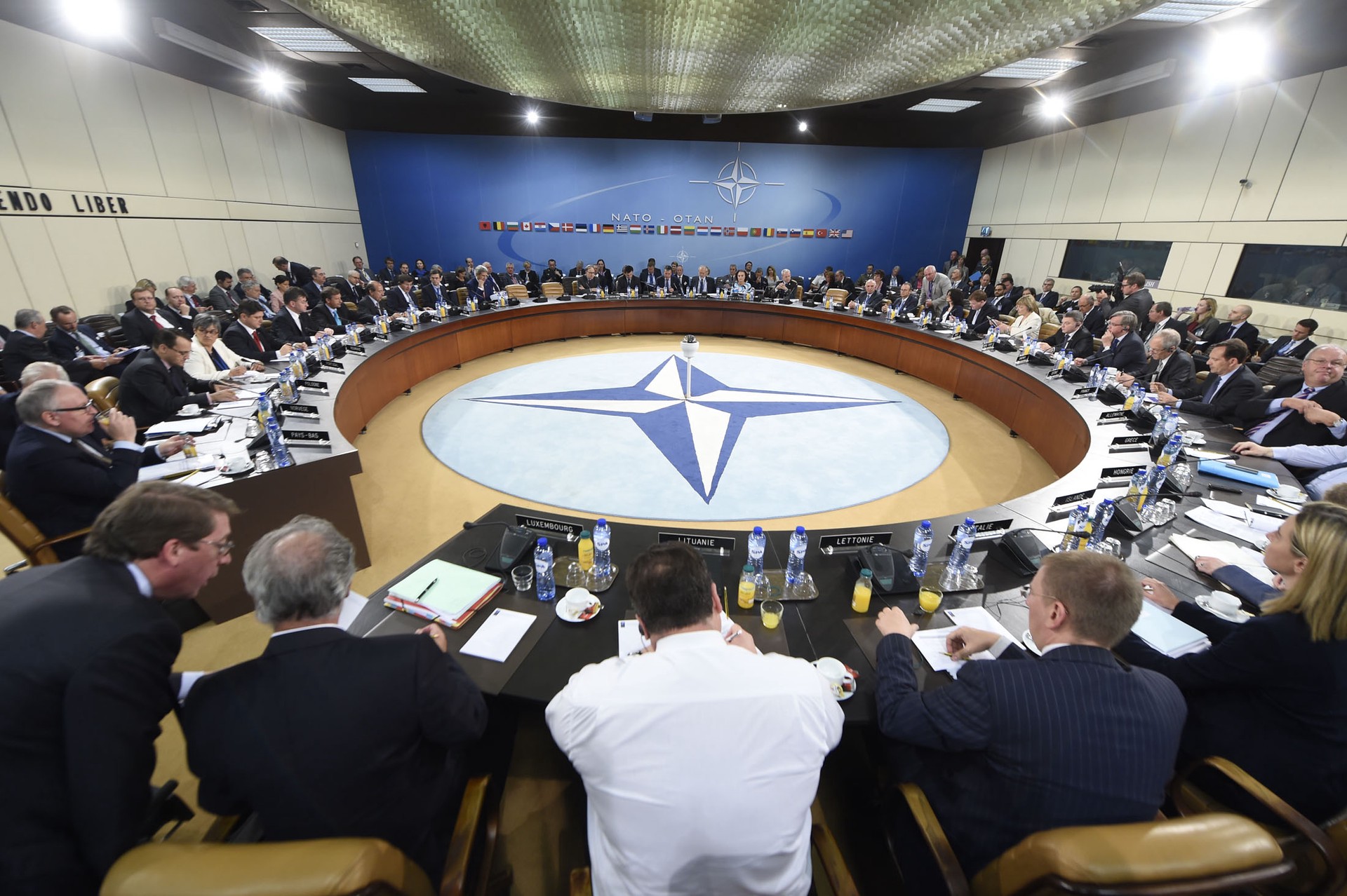 НАТО отложит повышение расходов на оборону до 2025 года