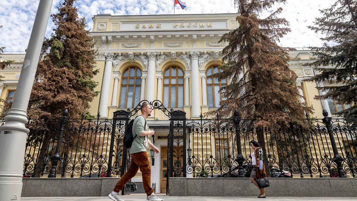 Центробанк РФ повысил ключевую ставку до 12%