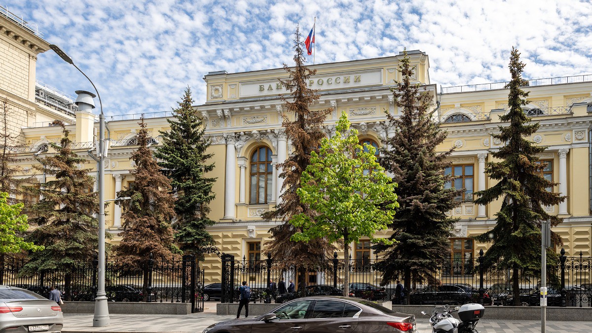 Центробанк объявил о временном увеличении продажи валюты