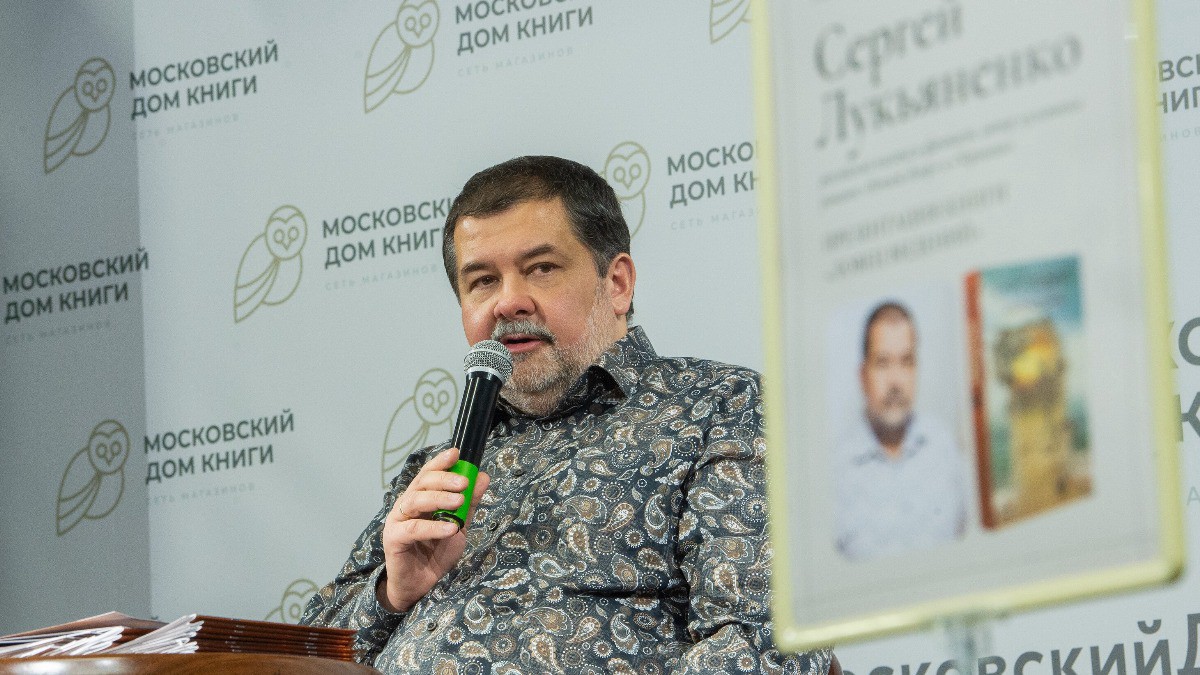 Писатель Лукьяненко: Не будет России – не будет и человечества
