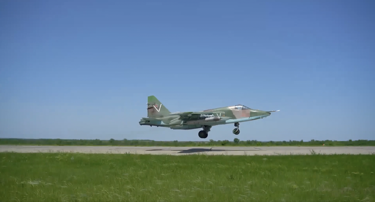 Штурмовики Су-25 ВКС России уничтожили опорный пункт ВСУ