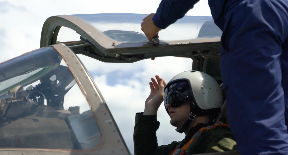 Штурмовики Су-25 нанесли удар неуправляемыми авиаракетами по позициям ВСУ
