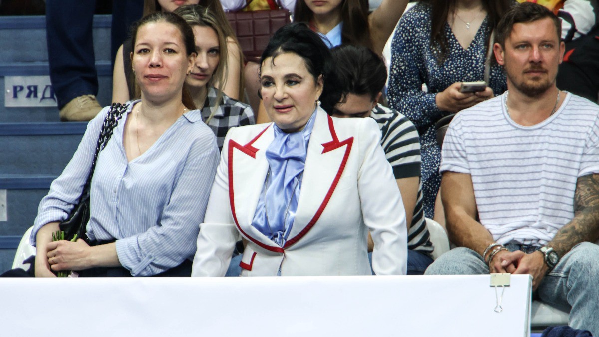Винер сравнила гимнастические залы в США с овощными базами