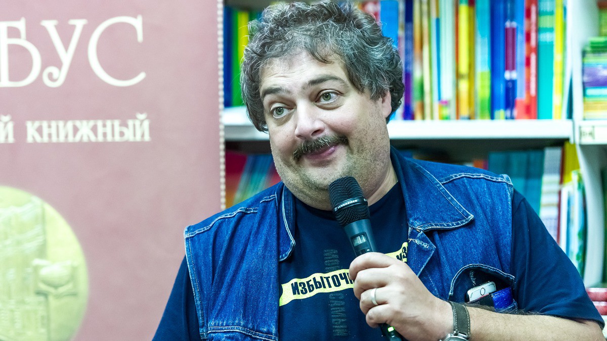 Недвижимость писателя Дмитрия Быкова* арестована
