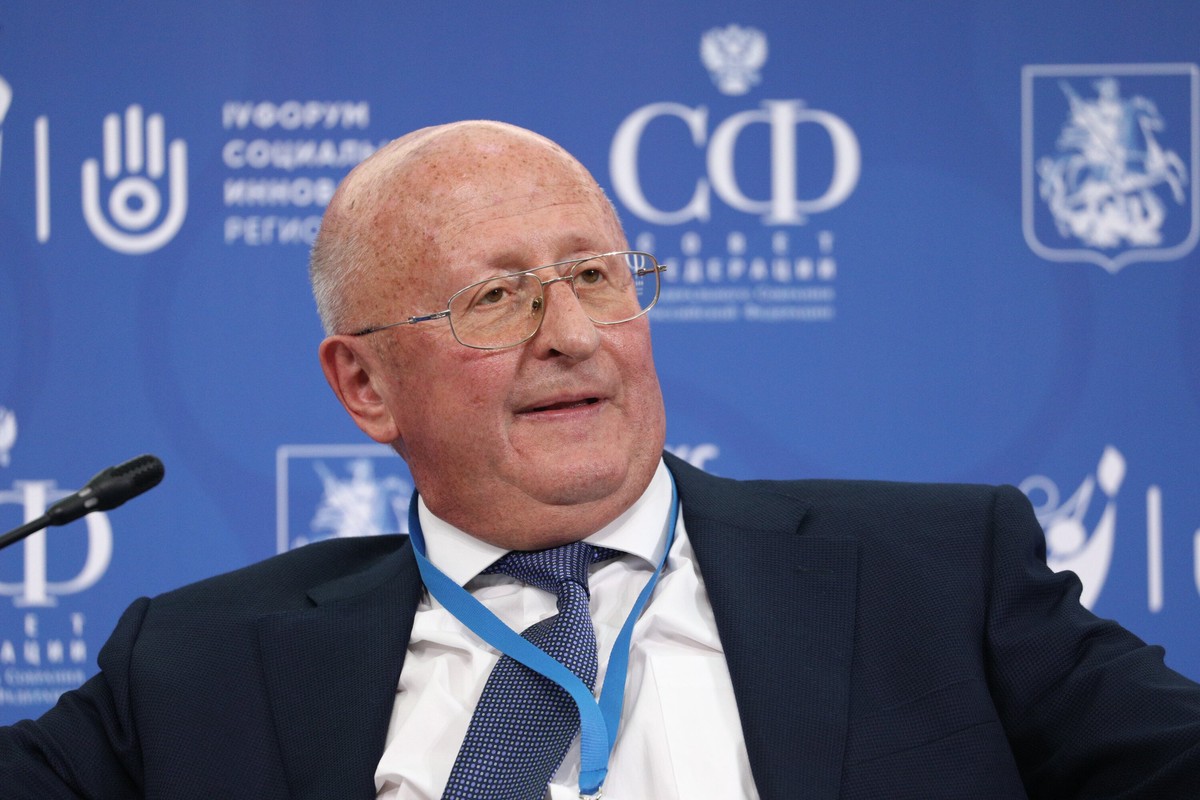 Гинцбург заявил, что организм человека воспринимает мРНК вакцины как инородные