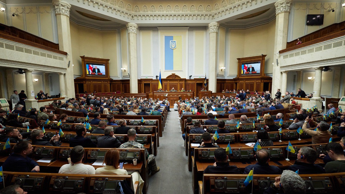 Верховная рада продлила военное положение