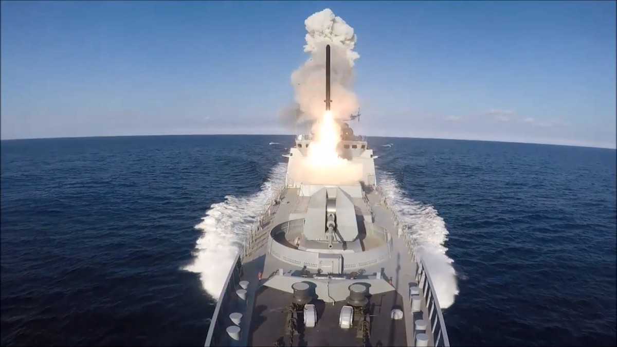 Минобороны: ВС России нанесли групповой удар по объектам военной промышленности в Одессе
