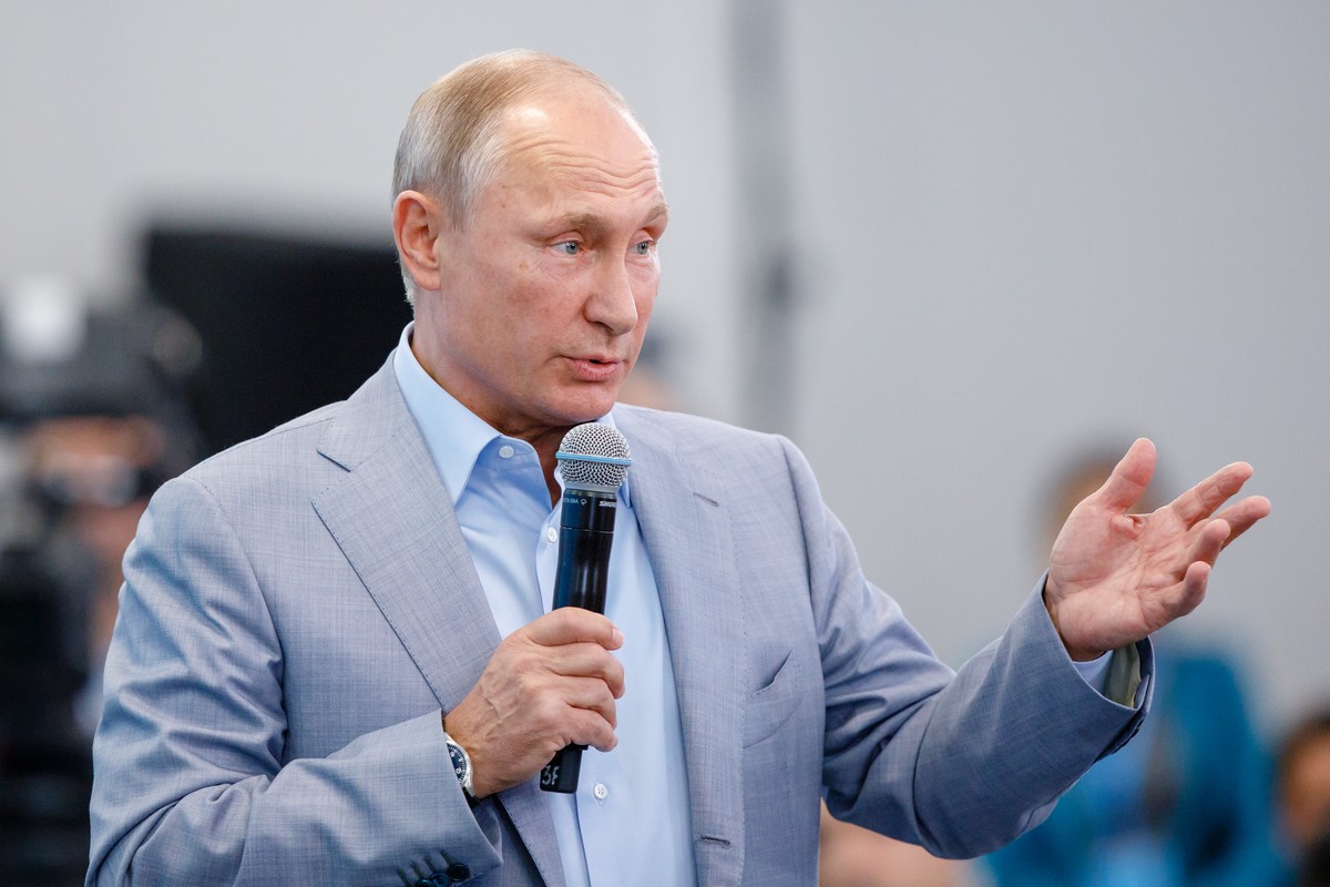 Путин заявил, что Россию специально ограничивают в доступе к высоким технологиям