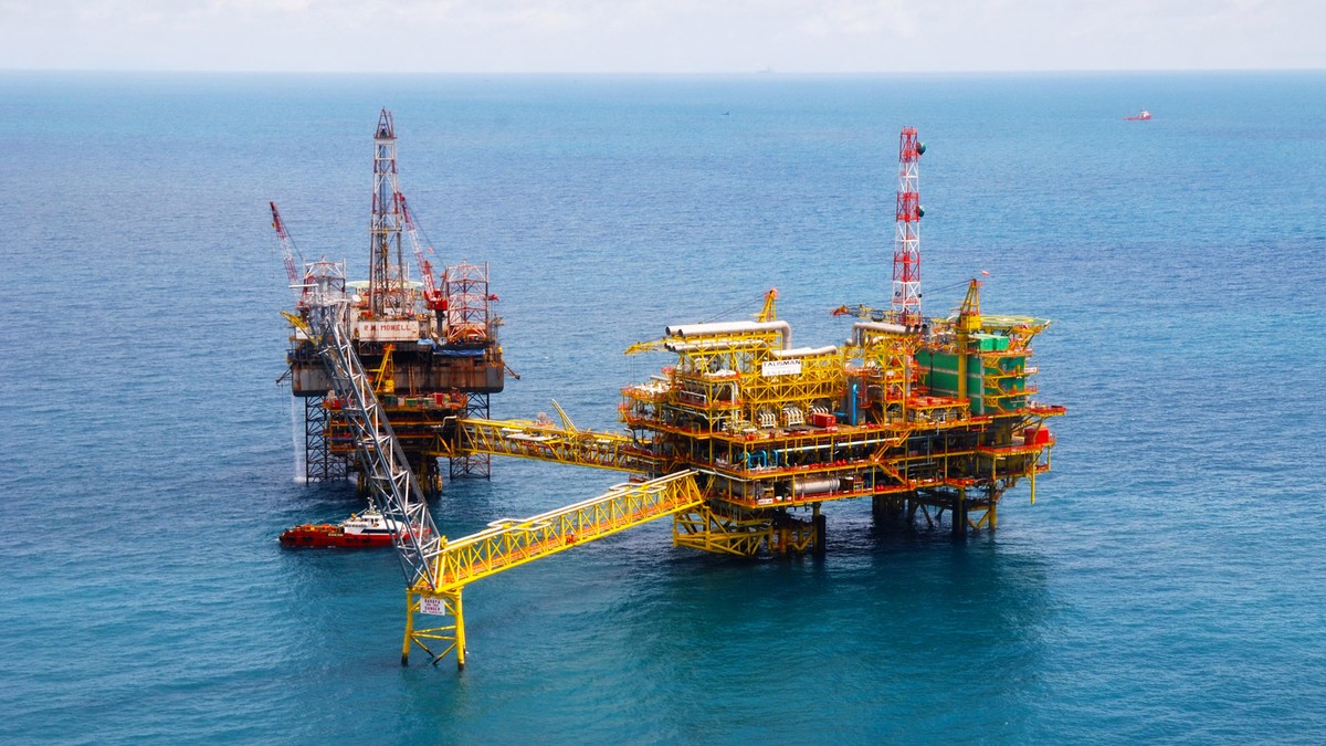 Bloomberg: Валюта крупного производителя нефти вошла в тройку слабейших в мире