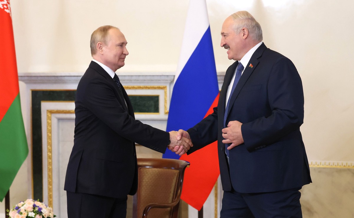 Путин лично поблагодарил Лукашенко за содействие в организации обмена
