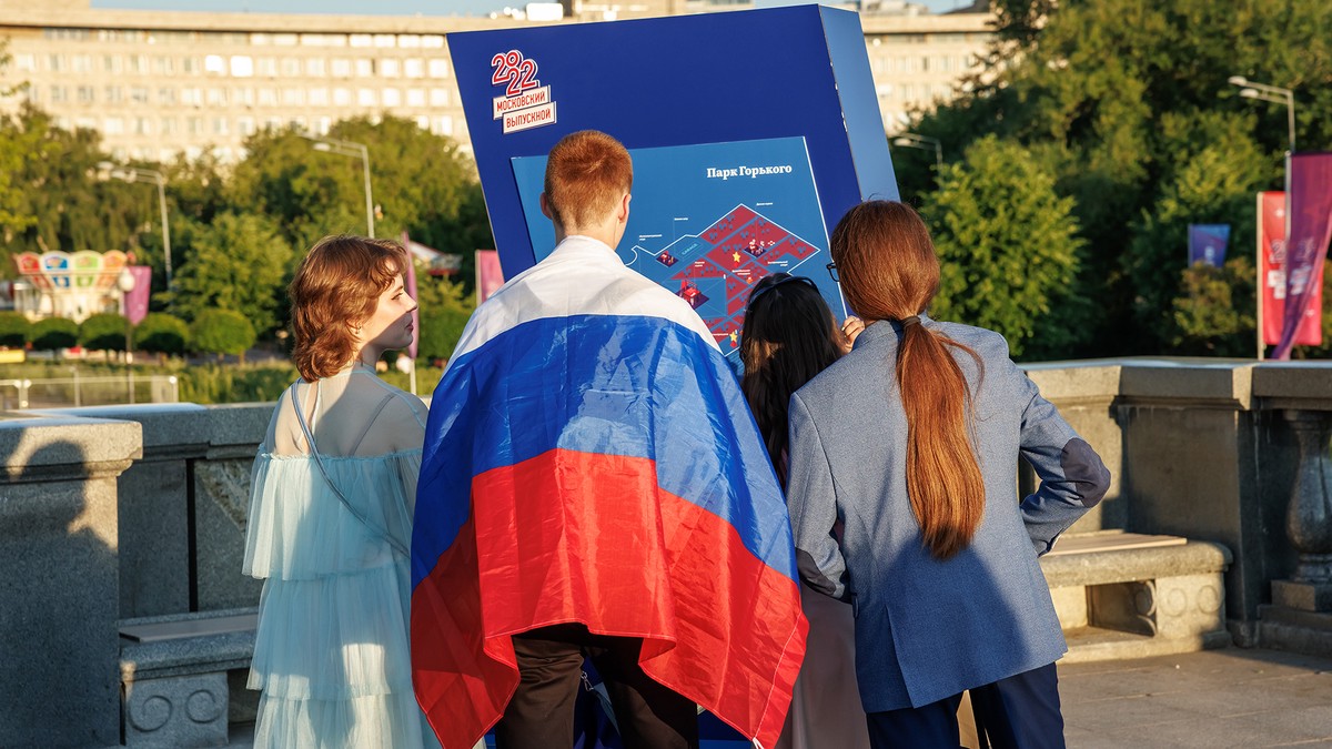 Французский политик Дюпон-Эньян осудил запрет на российский флаг на Олимпиаде