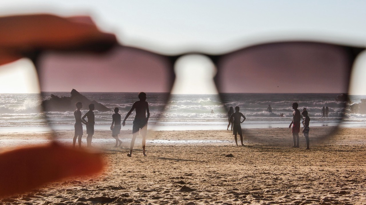 Опасный аксессуар: какие солнцезащитные очки могут оставить вас без зрения