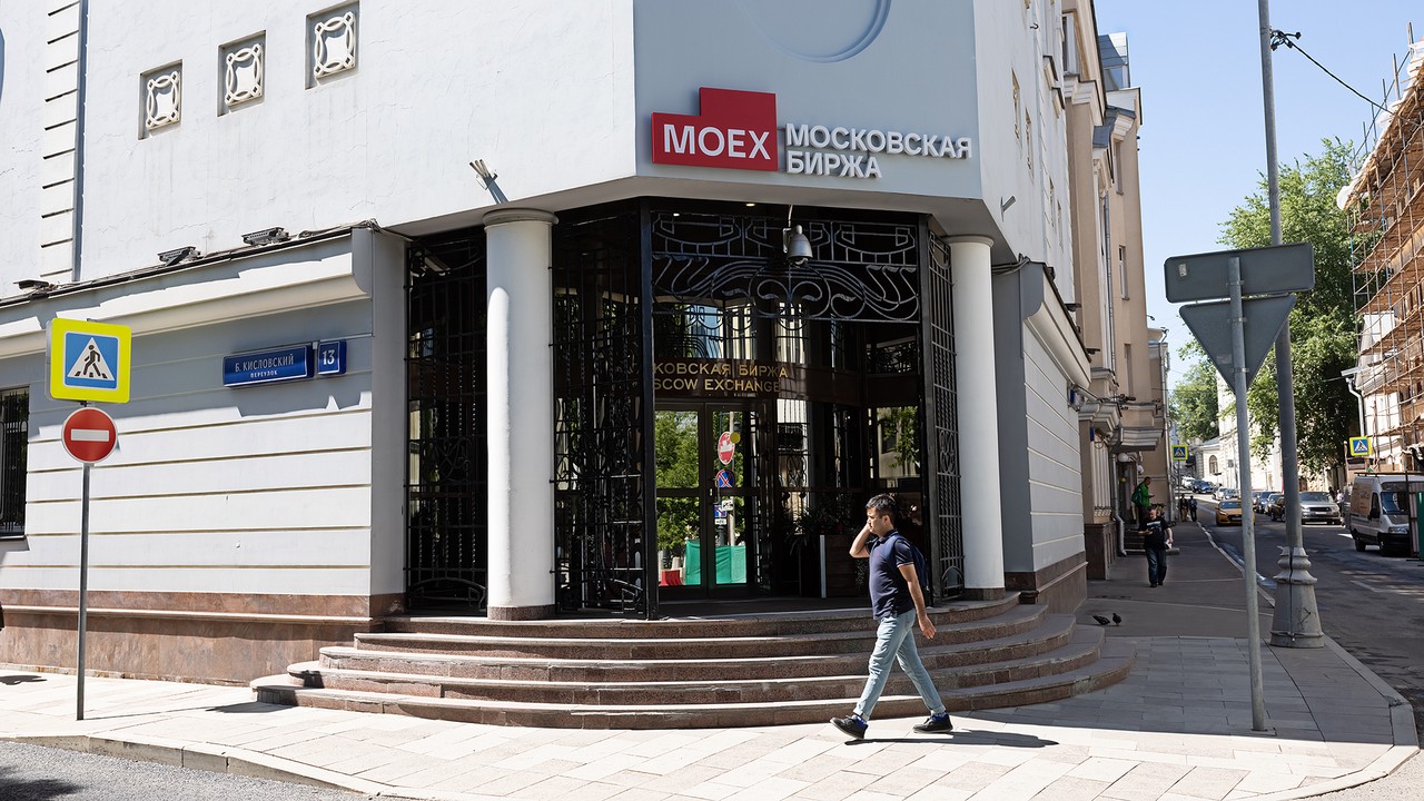Санкции против Мосбиржи: как Россия доказала, что жизнь после доллара существует