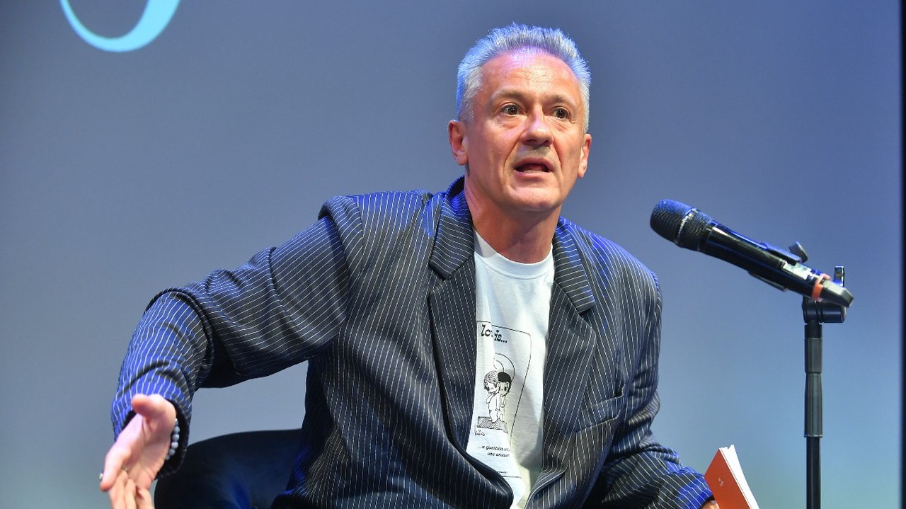 Уходят гоголем