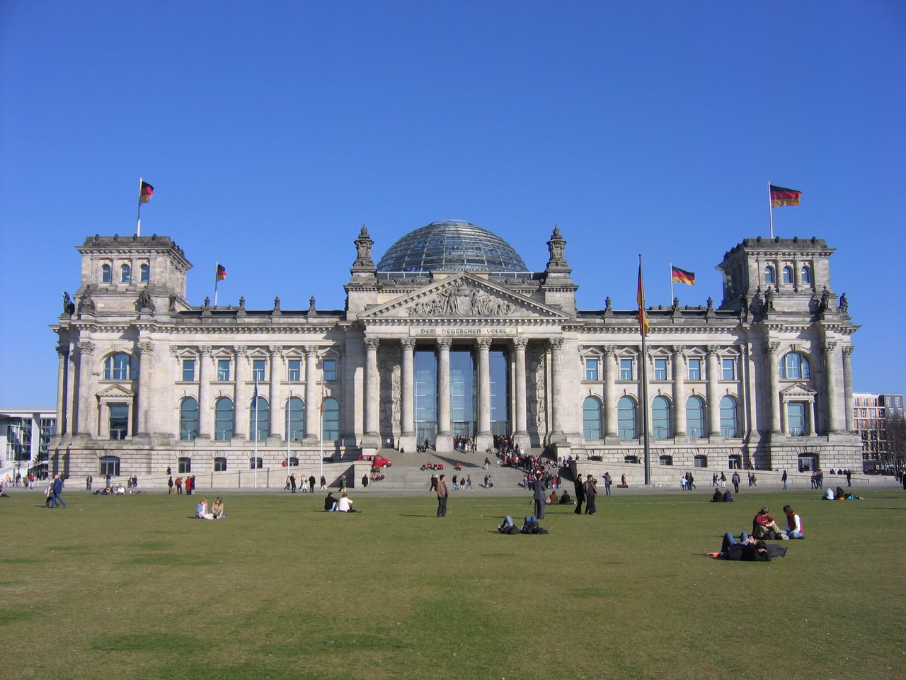 Есть такую партию: как в Германии запрещают популярную парламентскую силу