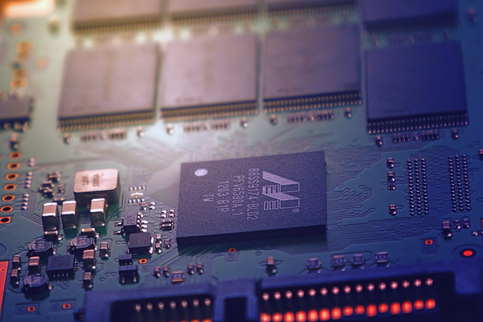 Bloomberg: Производитель чипов для Apple и Nvidia эвакуирует заводы на Тайване