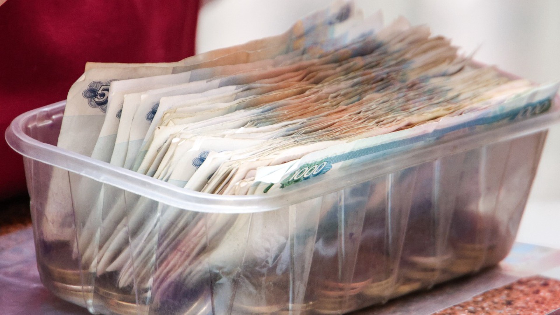 Сотрудники больницы в Приморье похитили на зарплатах 46 млн рублей