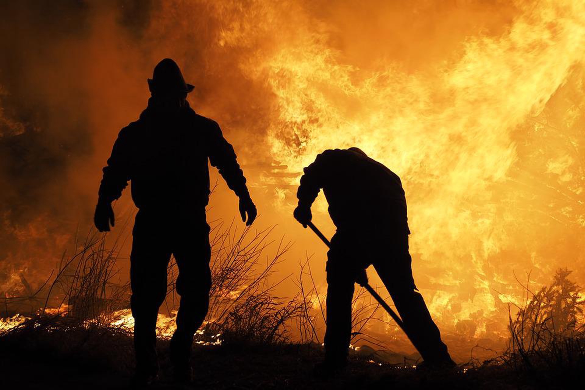 Лесные пожары бушуют в трёх турецких провинциях