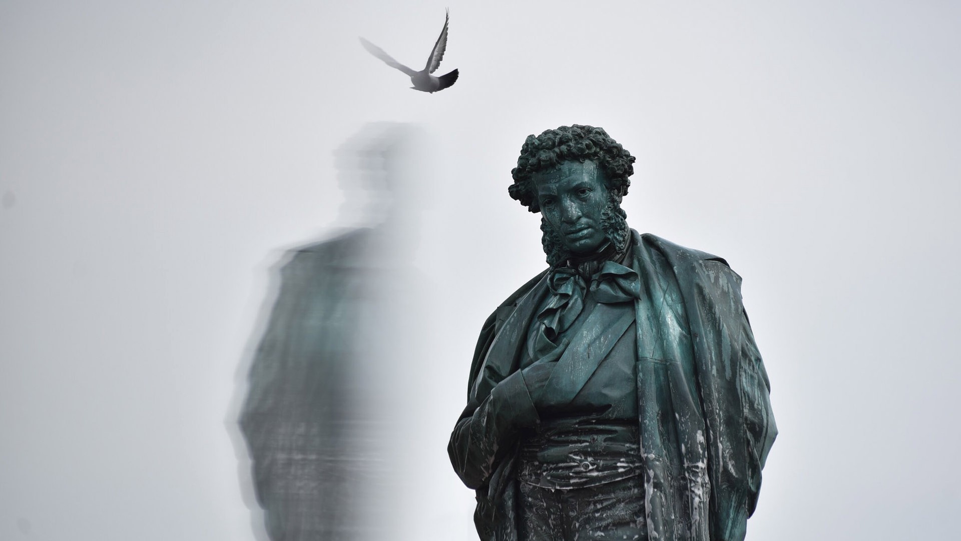 В украинских Черновцах демонтировали памятник Пушкину 