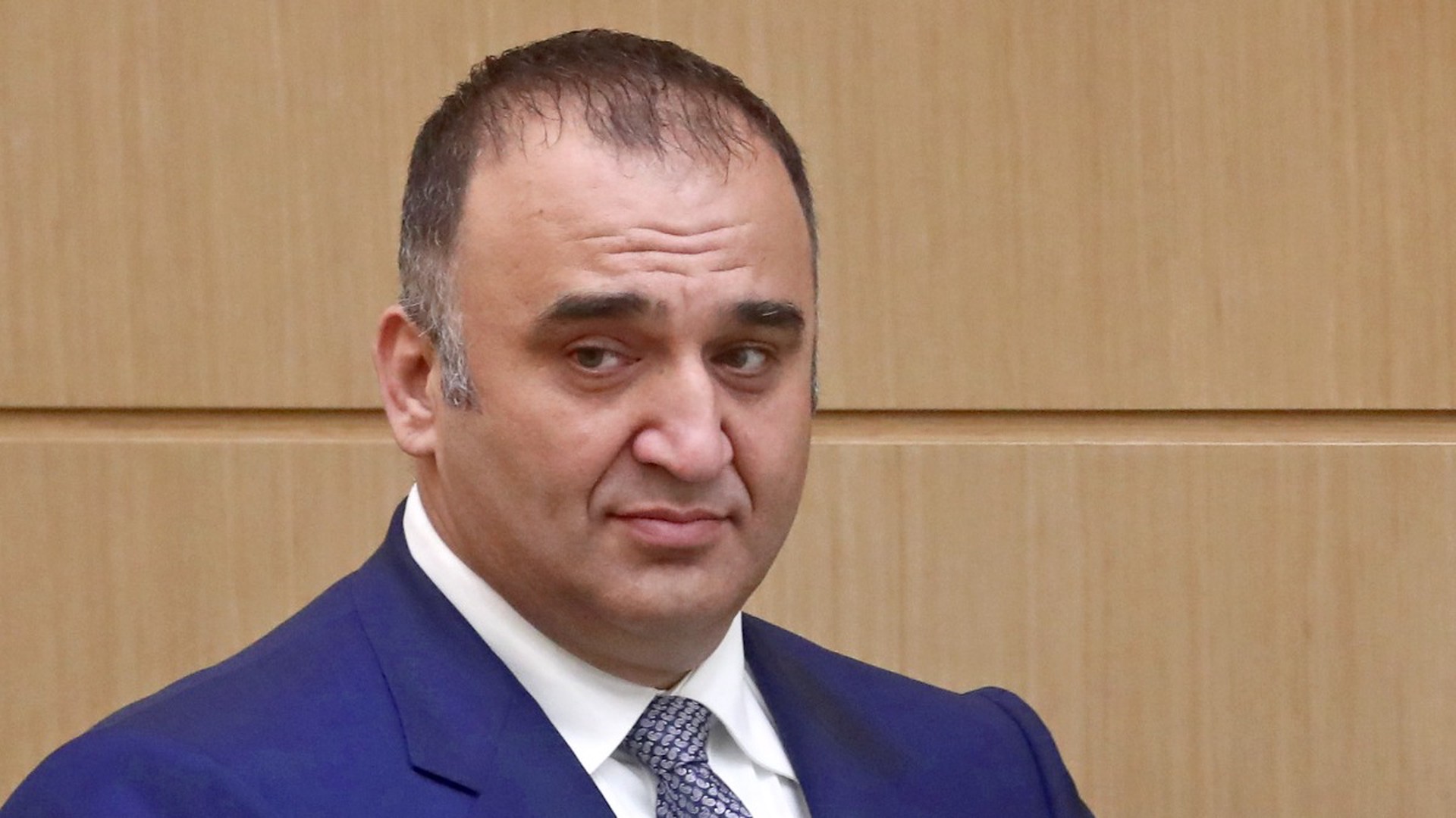 СМИ: В ДТП в центре Москвы пострадал сенатор Ахмадов