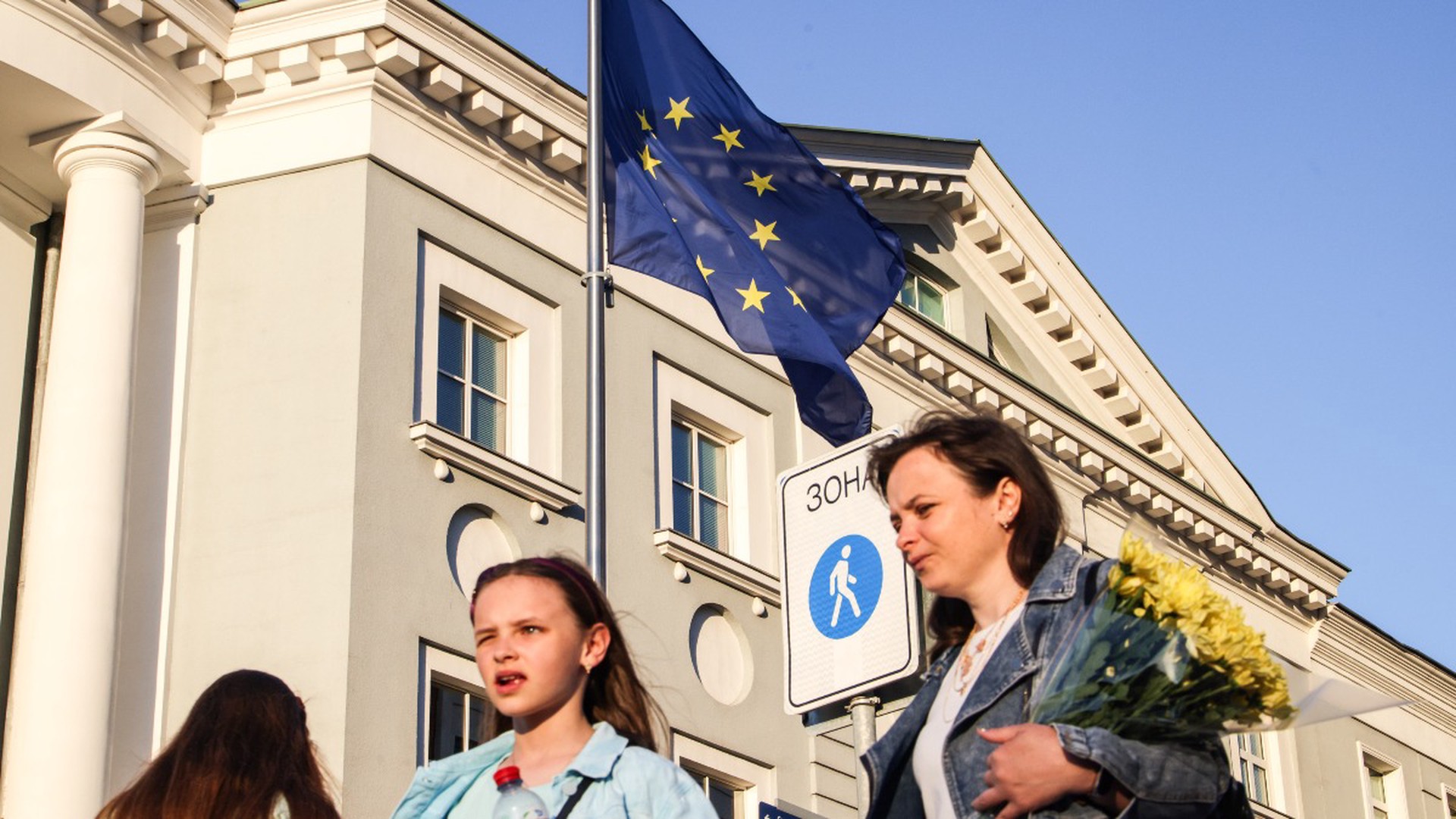 Экс-разведчик Риттер: Жители Европы хотят мирно сосуществовать с Россией