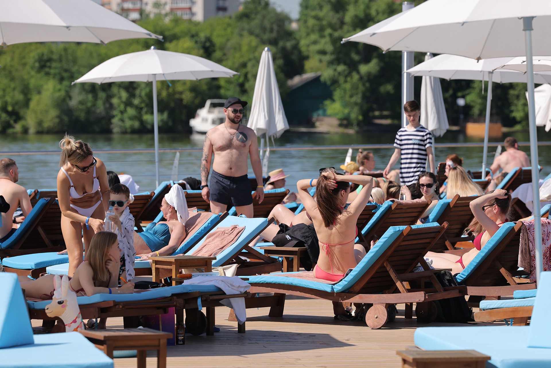 Голые девки купаются в озере - смотреть русское порно видео онлайн