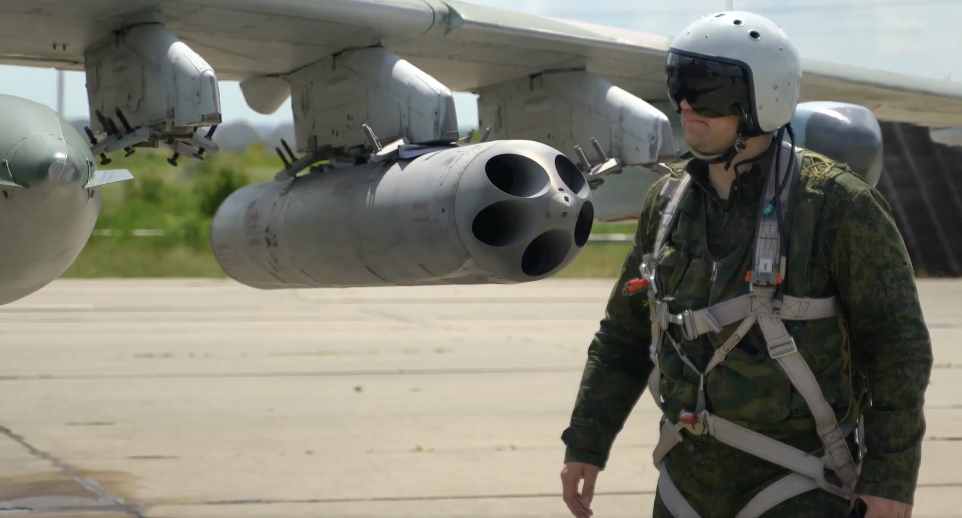 Минобороны: Су-25 ВКС России сорвали ротацию ВСУ и уничтожили ангары с техникой