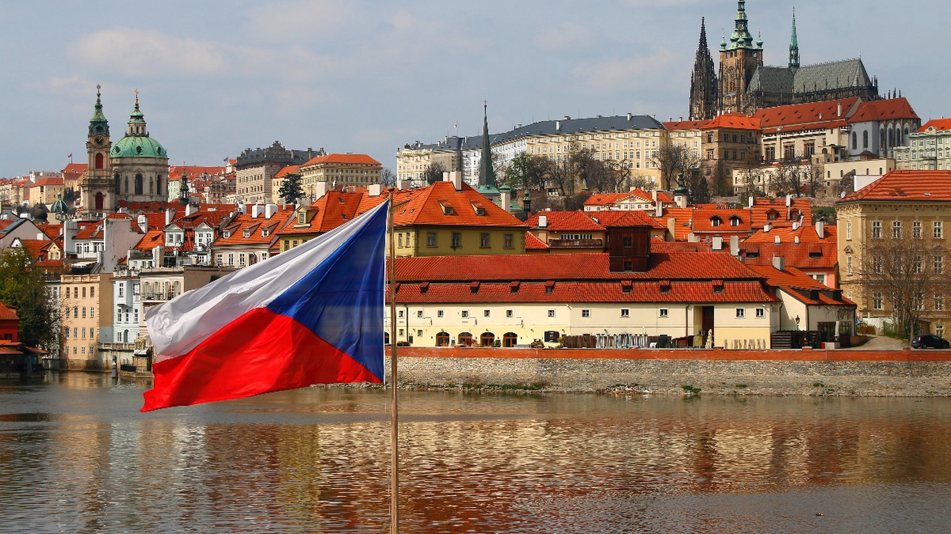 Чехия не будет возвращать украинцев призывного возраста на родину