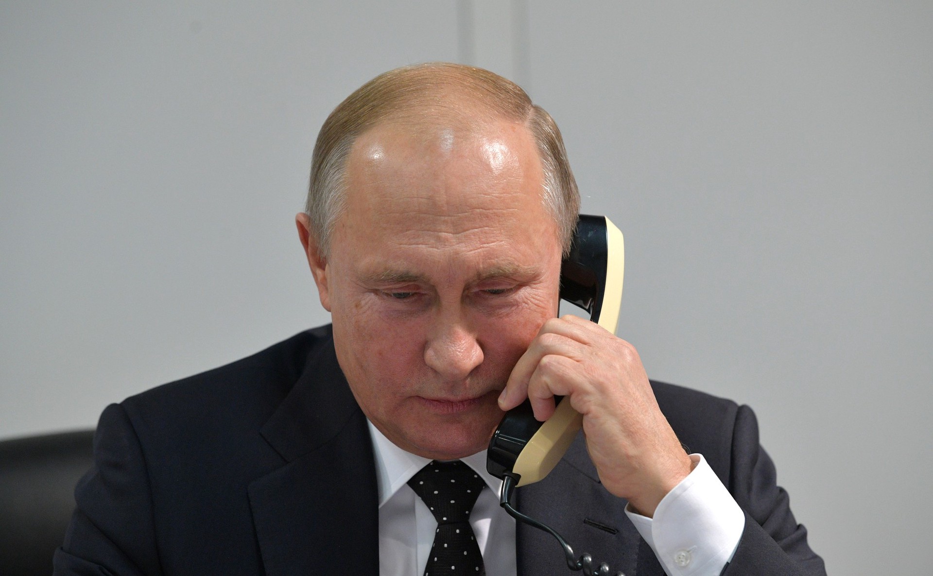 Путин провел телефонный разговор с президентом Узбекистана 