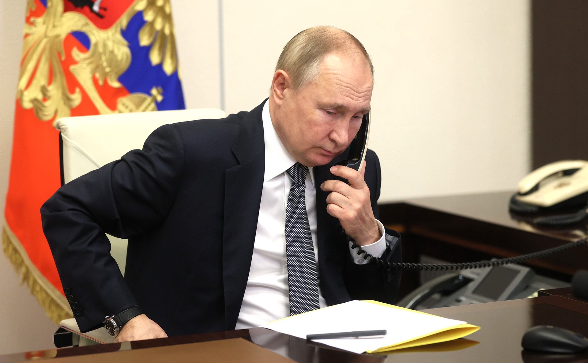 Путин поговорил по телефону с наследным принцем Саудовской Аравии