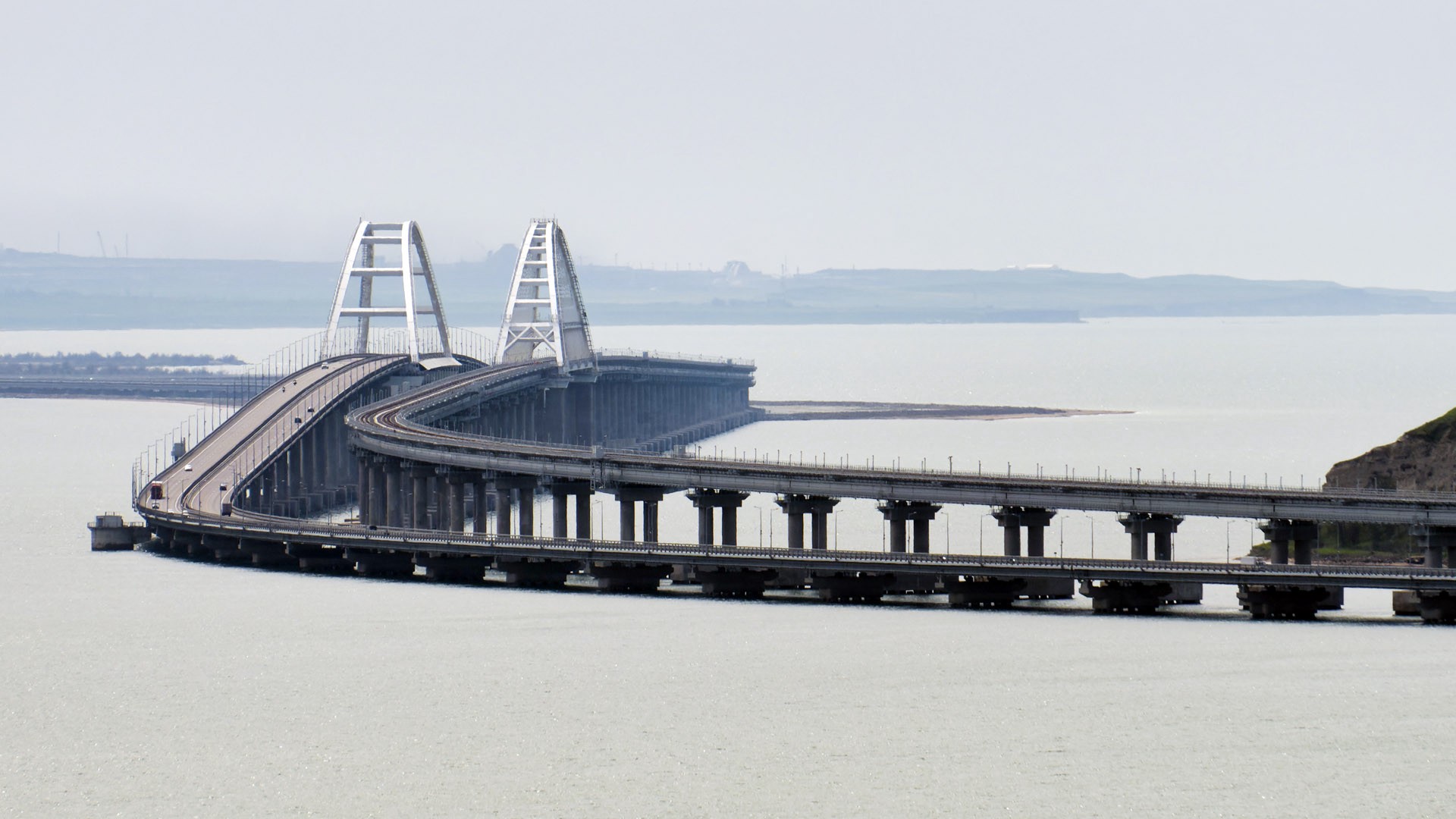 В Госдуме назвали коллаж посла Литвы о Крымском мосту помешательством