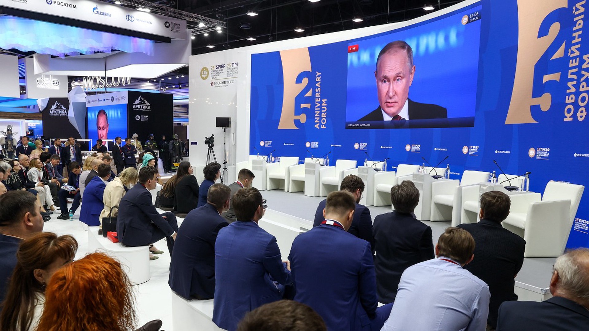 Путин: Россия никому не угрожает ядерным оружием