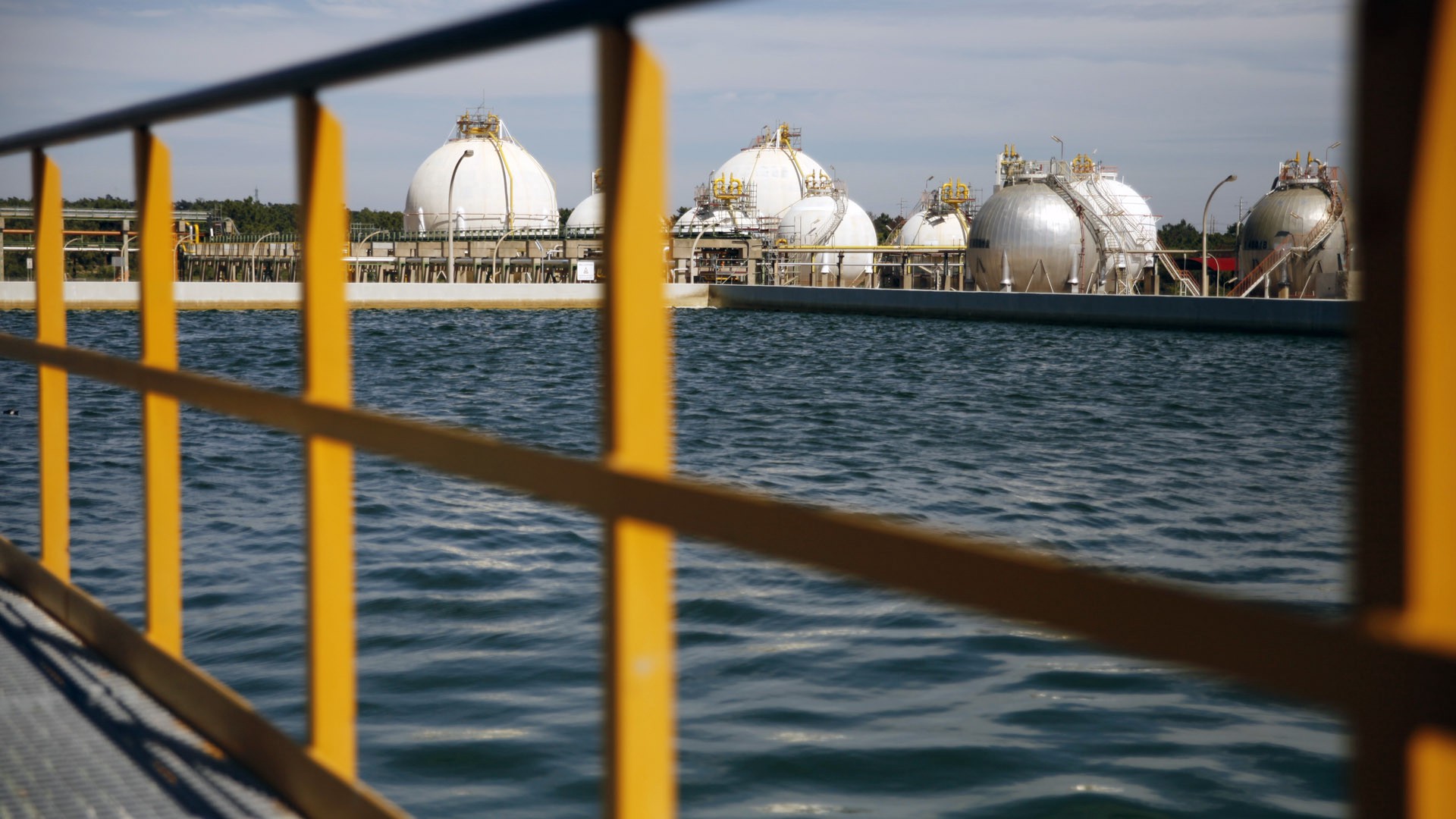 Эксперт: Испания не хочет упускать выгоду от поставок российского газа