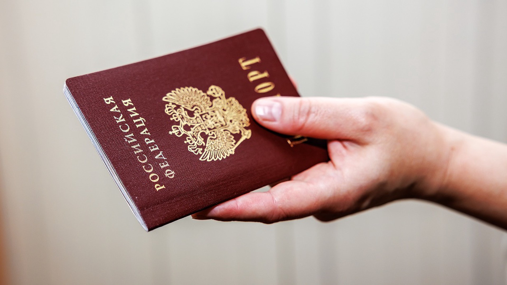 В России впервые лишили гражданства осуждённого за фейки об армии