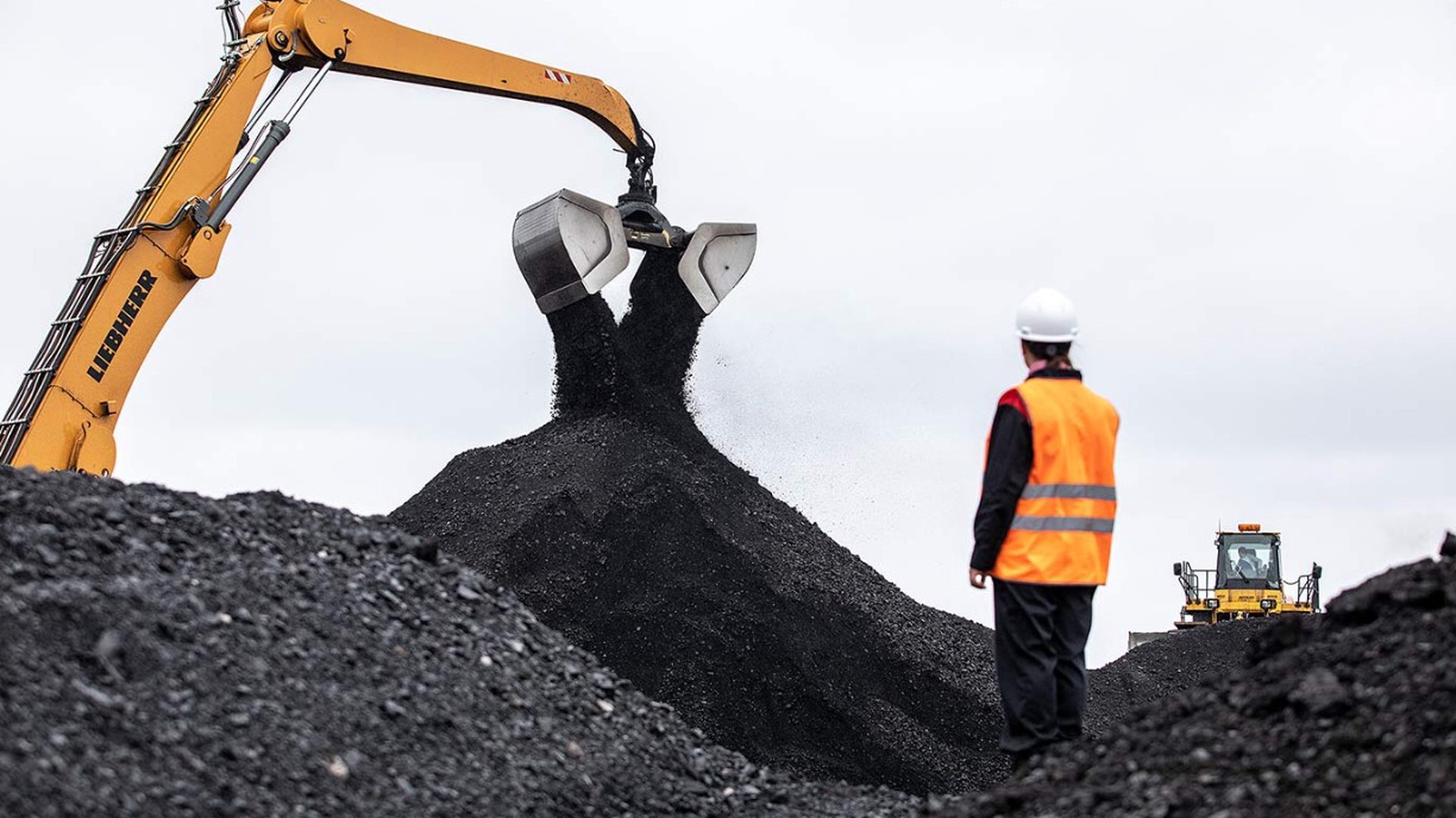 «Укрэнерго» заявило, что не сможет накопить уголь к зиме в плановых объемах