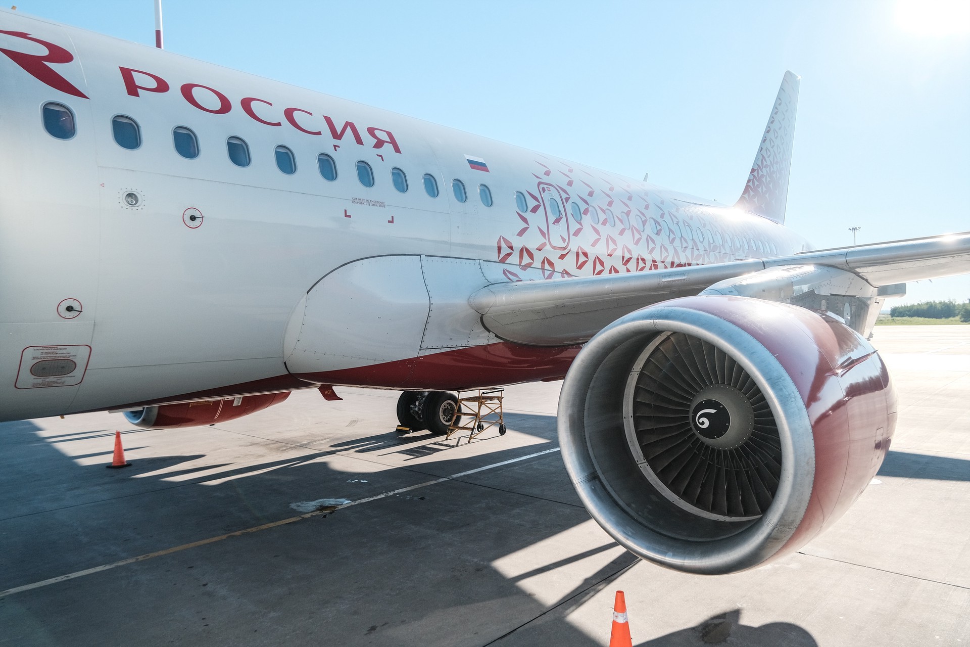 Самолет «России» совершил аварийную посадку в Минводах из-за разгерметизаци кабины пилотов
