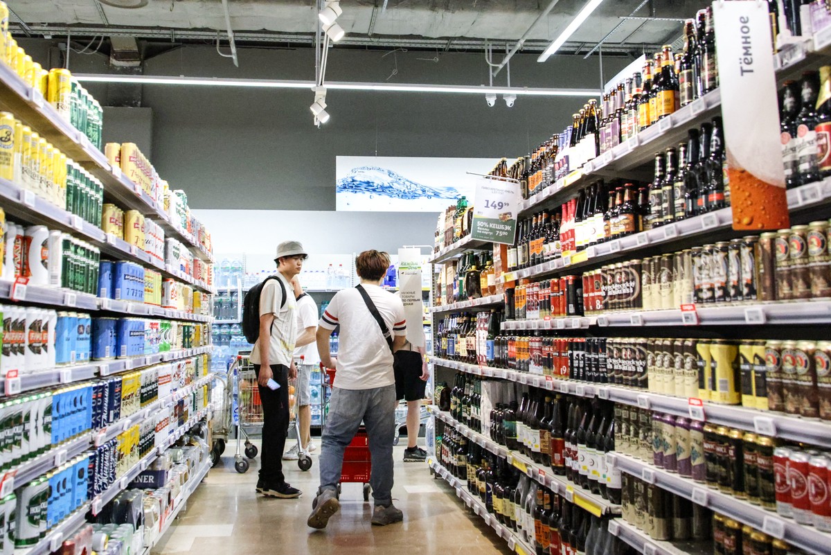 Запретить продажу безалкогольного пива на заправках предложили в Госдуме