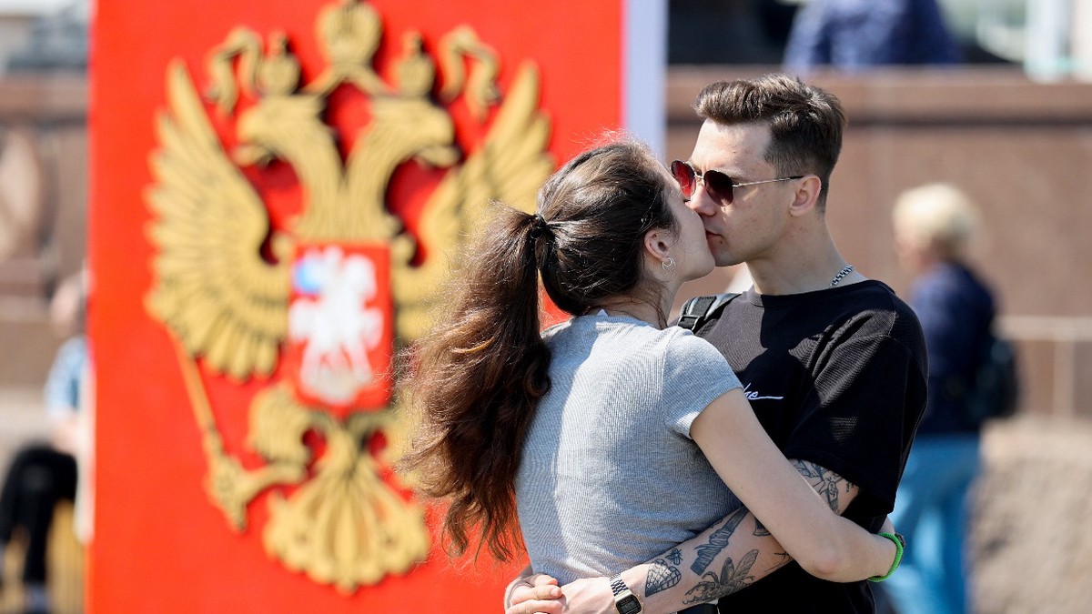 Поцелуй с диагнозом: чем можно заразиться через слюну