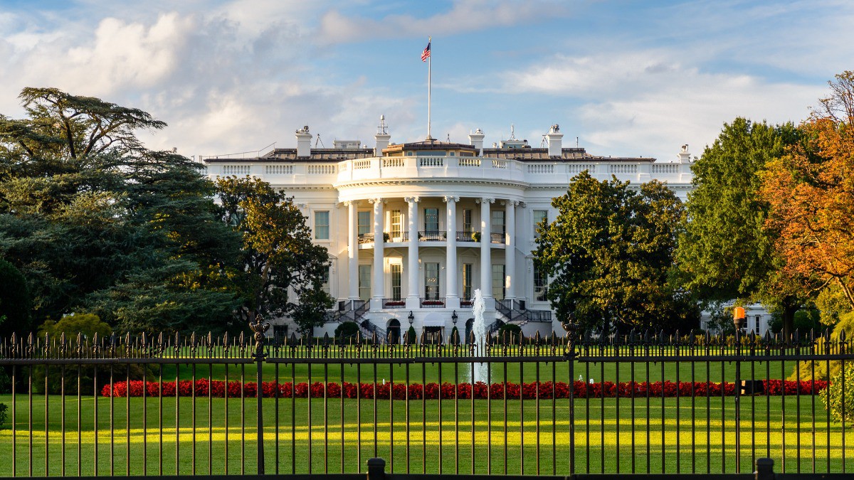 Политолог: в США назревает кризис, Киев не получит американских денег