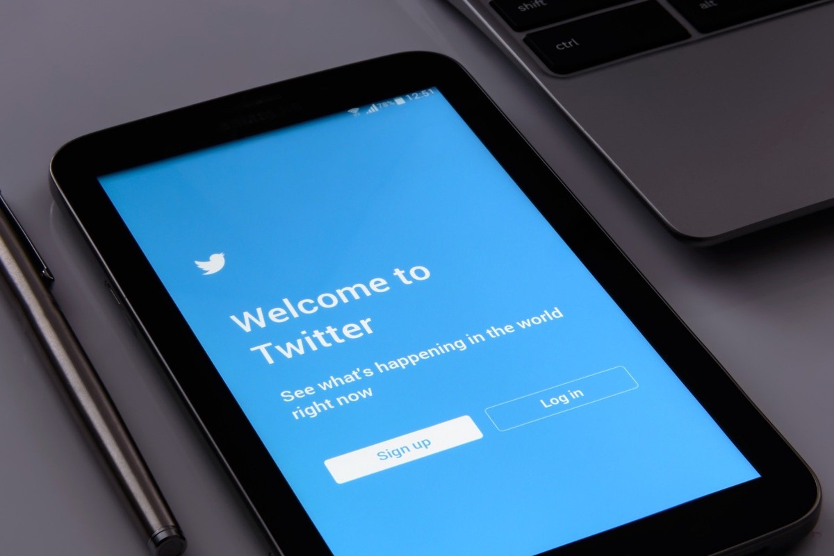 Twitter сменил логотип с голубой птицы на изображение пса с криптовалюты Dogecoin