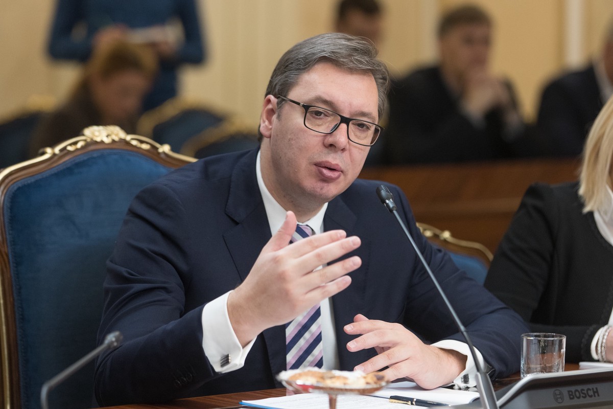 Латвия и Литва отказались пропускать самолет Вучича на парад Победы в Москву