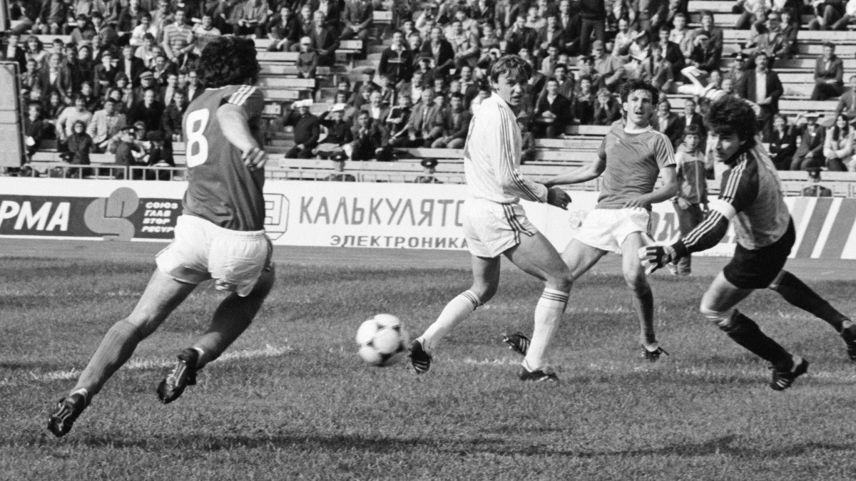 «Тогда я впервые увидел загнивающий Запад». История о том, как футболисты сборной СССР пошли к проституткам