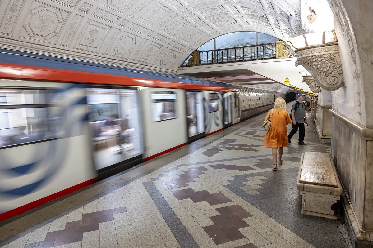 В Москве Кольцевую ветку метро парализовало из-за человека на путях