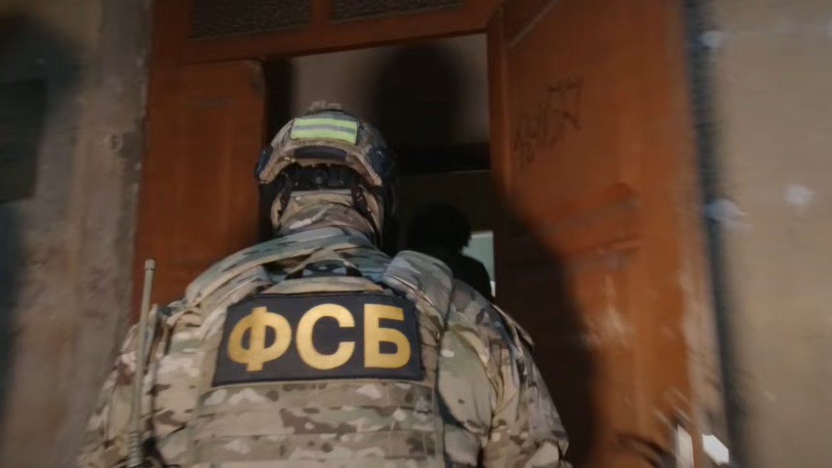  ​Сотрудники ФСБ задержали предполагаемого организатора поджогов военкоматов