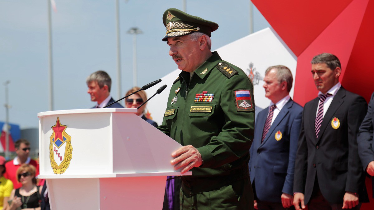 Замминистра обороны вручил награды военным, отличившимся в зоне проведения СВО