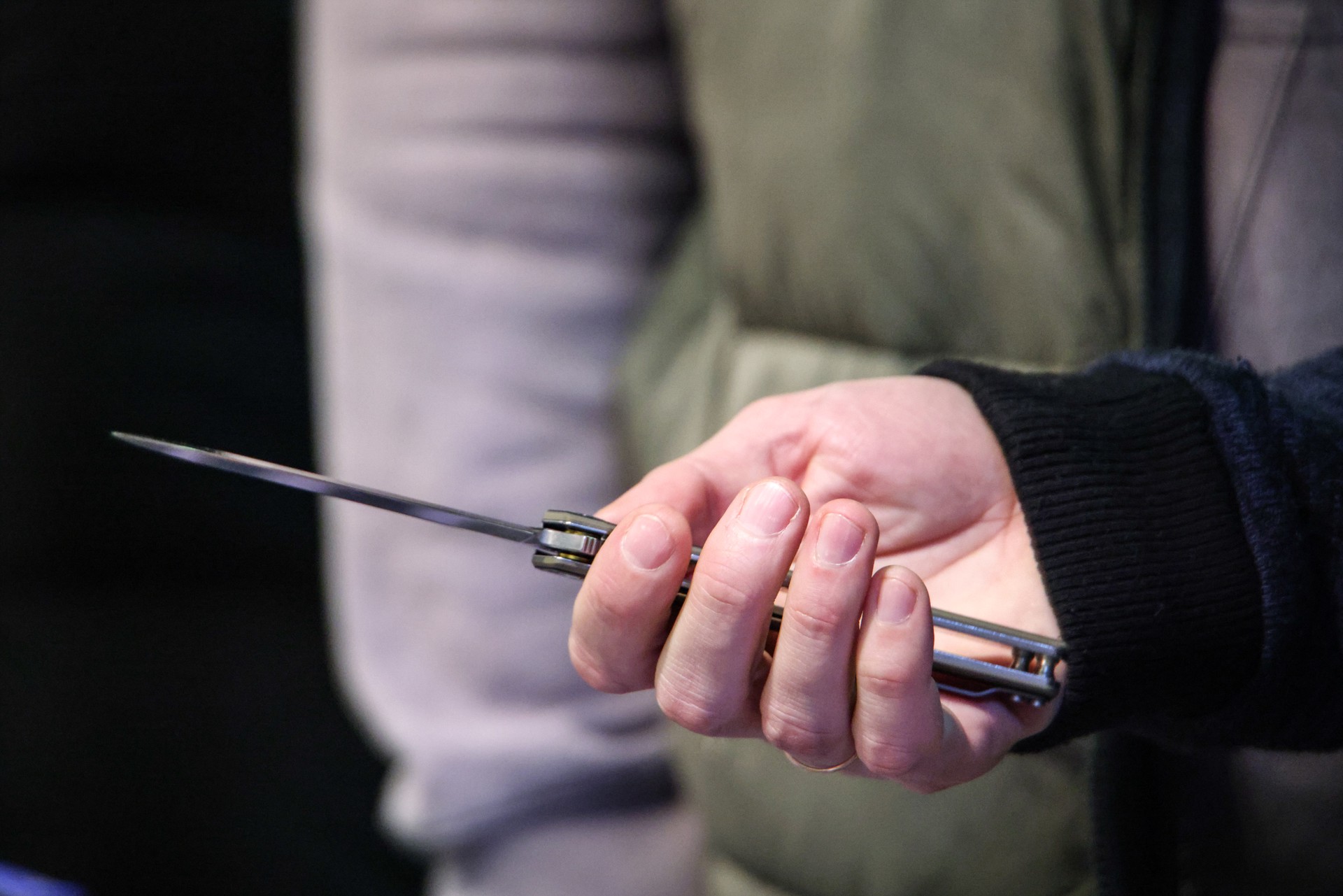 В Люберцах неизвестный напал с ножом на посетителей супермаркета, погибла женщина