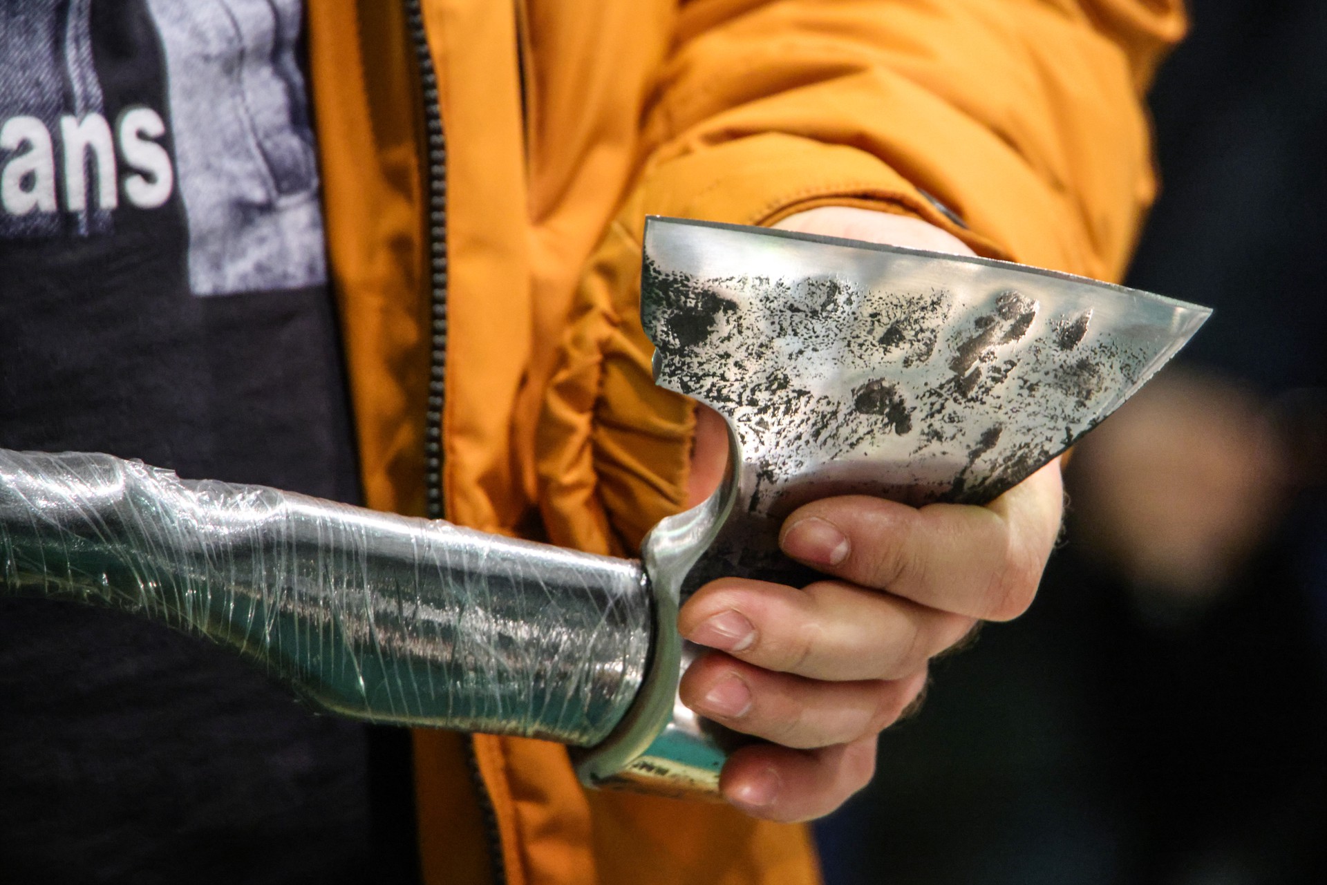 Подросток пришел в школу с топором и пневматом чтобы отомстить обидчикам