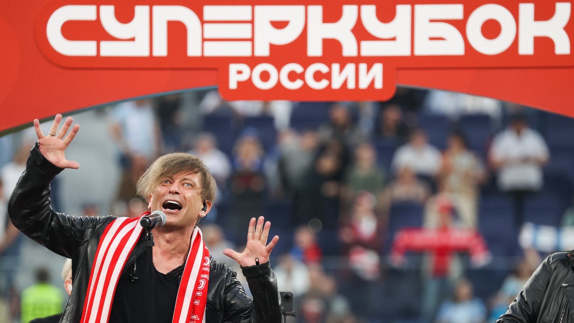 «Было всё равно»: солист группы «Би-2» прокомментировал свист от фанатов «Зенита»