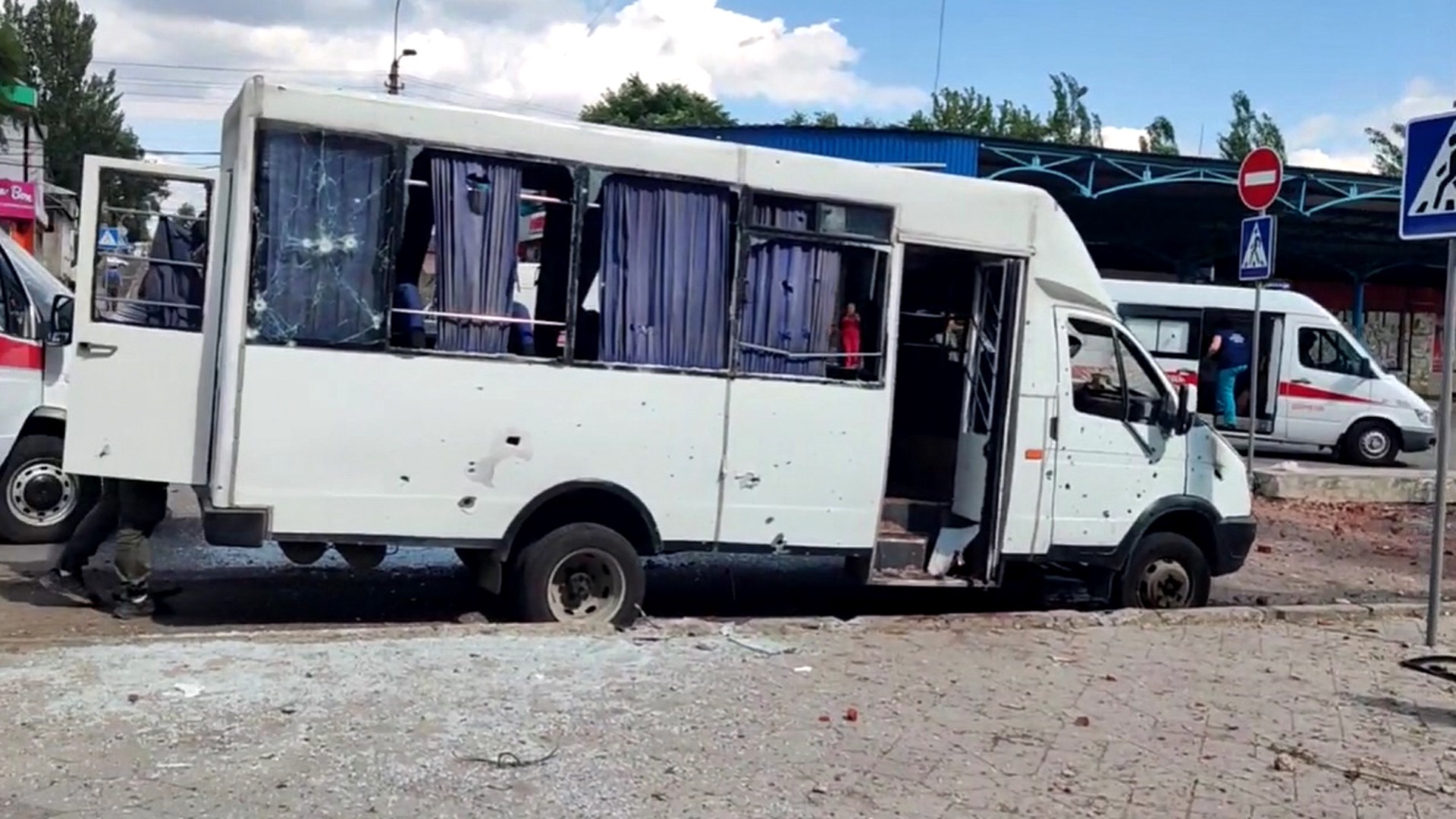 ВСУ нанесли удар по автостанции в центре Донецка, есть погибшие